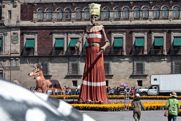 October 25, 2025, Mexico, Cdmx, Mexico: In honor of the Day of the Dead celebrations throughout Mexico, the city government opened the doors to thousands of visitors to appreciate the 2025 Day of the Dead Monumental Offering in the Plaza de la Constitucio³n. This installation of alebrijes and cartoneroÂa (paper carvings) was subject to voting; various projects competed, but the winning artists, who were in charge of the installation and assembly, were the ZION ART STUDIO COLLECTIVE. They created a representation of the pilgrimage of the inhabitants of the mythical Aztlan to Mexico Cityâ€Tenochtitlan. The pieces stand out for their size and for depicting the jaguar, the axolotl, the Xoloitzcuintle dog, the Red Queen, among other en - ZUMAp204 20251025_zip_p204_027 Copyright: xJosuexPerezx