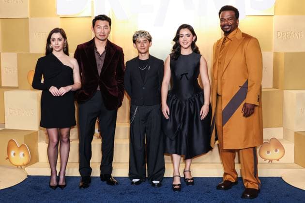 World Premiere Of Netflix s In Your Dreams American actress and musician Cristin Milioti, Canadian actor, stuntman, writer, and advocate Simu Liu, American actor Elias Janssen, American actress Jolie Hoang-Rappaport and American actor, comedian, and musician Craig Robinson arrive at the World Premiere Of Netflix s In Your Dreams held at The Egyptian Theatre Hollywood in Hollywood, Los Angeles, California, United States. The Egyptian Theatre Hollywood, Hollywood, Los Angeles, California, USA California United States Copyright: xImagexPressxAgencyx originalFilename: collin-worldpre251029_np2et.jpg