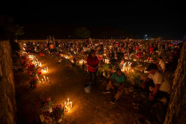 November 1, 2025, Huitziltepec, Guerrero, Mexico: Very close to Chilpancingo, in Guerrero, the residents of the Nahuatl community of Huitziltepec did not forget to remember their dead. As they do every year, the residents of Huitziltepec began to arrive at the village cemetery to place flowers and light candles on the graves of their loved ones. ..Among the graves, people light as many candles as they can, and with the yellow hue of the cempasoºchil flowers and the warm light of the candles, the cemetery is completely illuminated. Huitziltepec Mexico - ZUMAs310 20251101_zip_s310_012 Copyright: xLuisxExSalgadox