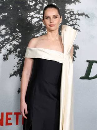 Premiere Of Netflix s Train Dreams HOLLYWOOD, LOS ANGELES, CALIFORNIA, USA - NOVEMBER 03: English actress Felicity Jones arrives at the Premiere Of Netflix s Train Dreams held at The Egyptian Theatre Hollywood on November 3, 2025 in Hollywood, Los Angeles, California, United States., Credit:Juan Pablo Rico Avalon United States, California, Hollywood, The Egyptian Theatre Hollywood Copyright: xJuanxPabloxRicox xAvalonx 1050185790