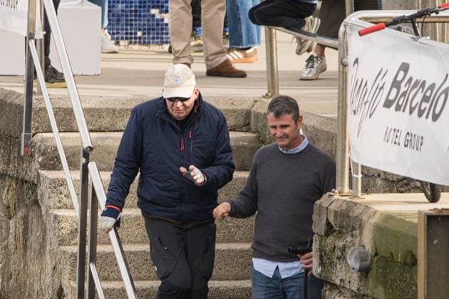 King Juan Carlos I with white cap participates in the second day of the regattas at the Club Naútico de Sanxenxo, on November 9, 2025, in Sanxenxo, Pontevedra, Galicia Spain Juan Carlos I is in the Pontevedra town of Sanxenxo to participate, during this weekend, in the regattas of the eighth series of the Spanish League of 6 meters 09 NOVEMBER 2025 Elena Ferná Sanxenxo, Pontevedra, Galicia Sanxenxo, Pontevedra, Galicia Spain Copyright: xElenaxFernandezx 7088639