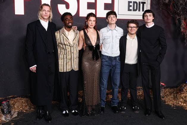 Netflix FYSEE: The Fall Edit - Stranger Things Season 5 FYC Event English actor and singer Jamie Campbell Bower, American actor, singer, and dancer Caleb McLaughlin, British actress and producer Millie Bobby Brown, Canadian-American actor and entrepreneur Noah Schnapp, American actor and singer Gaten Matarazzo and Canadian actor, musician, director, and recording artist Finn Wolfhard arrive at the Netflix FYSEE: The Fall Edit - Stranger Things Season 5 FYC (For Your Consideration) Event held at the Netflix Tudum Theater in Hollywood, Los Angeles, California, United States. Netflix Tudum Theater, Hollywood, Los Angeles, California, USA California United States Copyright: xImagexPressxAgencyx originalFilename: collin-netflixf251109_nps8x.jpg