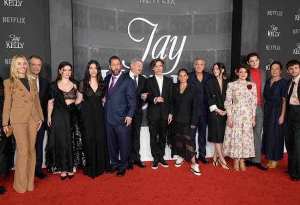 Jay Kelly LA Premiere - Los Angeles, USA LOS ANGELES, USA. November 11, 2025: Cassidy Lange, David Heyman, Eve Hewson, Sadie Sandler, Adam Sandler, Ted Sarandos, Noah Baumbach, Bela Bajaria, George Clooney, Riley Keough, Grace Edwards, Louis Partridge, Nina Gold & Charlie Rowe at the LA premiere for Netflix s Jay Kelly at the Egyptian Theatre. Los Angeles CA USA Copyright: xPaulxSmith Featureflashx