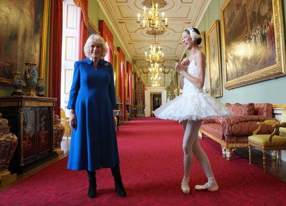 English National Ballet reception Queen Camilla, Patron of the English National Ballet, and ballerina Sangeun Lee, during a reception with staff, dancers, and supporters to celebrate the company s 75th anniversary and recognise the heritage, innovative creation of new works, and their learning and engagement programme, at Buckingham Palace in central London. Picture date: Wednesday November 12, 2025., Credit:Yui Mok Avalon UK, London Copyright: xYuixMokx xAvalonx 1052047477