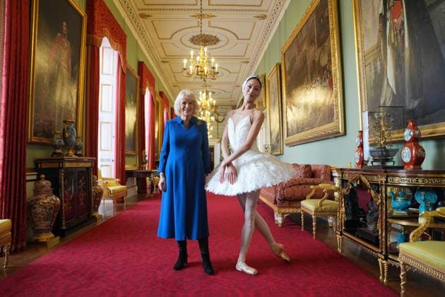 English National Ballet reception Queen Camilla, Patron of the English National Ballet, and ballerina Sangeun Lee, during a reception with staff, dancers, and supporters to celebrate the company s 75th anniversary and recognise the heritage, innovative creation of new works, and their learning and engagement programme, at Buckingham Palace in central London. Picture date: Wednesday November 12, 2025., Credit:Yui Mok Avalon UK, London Copyright: xYuixMokx xAvalonx 1052047501