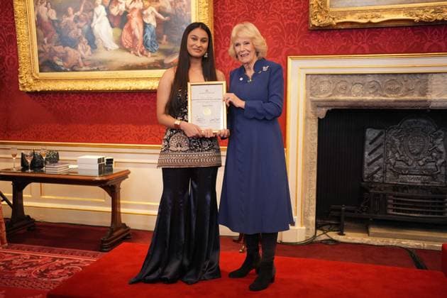 The Queen s Commonwealth Essay Competition 2025 Queen Camilla presents Senior Winner, Kaira Puri, 17, from Gurugram, Haryana, India, with a certificate, during a reception to celebrate the winners of the Queen s Commonwealth Essay Competition at St James Palace in London. Picture date: Thursday November 20, 2025., Credit:Yui Mok Avalon UK, London Copyright: xYuixMokx xAvalonx 1053550883