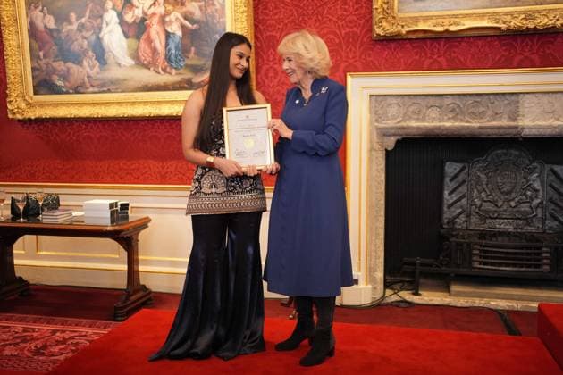 The Queen s Commonwealth Essay Competition 2025 Queen Camilla presents Senior Winner, Kaira Puri, 17, from Gurugram, Haryana, India, with a certificate, during a reception to celebrate the winners of the Queen s Commonwealth Essay Competition at St James Palace in London. Picture date: Thursday November 20, 2025., Credit:Yui Mok Avalon UK, London Copyright: xYuixMokx xAvalonx 1053550908