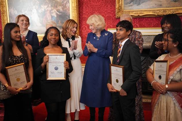 The Queen s Commonwealth Essay Competition 2025 Queen Camilla (centre) stands with guests and the winners and runners up of the Queen s Commonwealth Essay Competition 2025 (left to right) Senior Winner, Kaira Puri, 17, from Gurugram, Haryana, India, Senior Runner-Up, Pandora Onyedire, 17, from Lagos, Nigeria, Junior Winner, Vivian Agarwal, 14, of Mumbai, India and Junior Runner Up, Lakshmi Manognya Achanta, 14, from Singapore, during a reception at St James Palace in London. Picture date: Thursday November 20, 2025., Credit:Yui Mok Avalon UK, London Copyright: xYuixMokx xAvalonx 1053552319