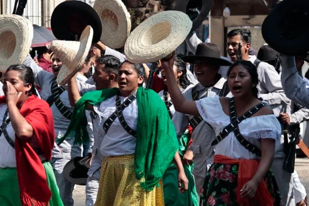 November 20, 2025, Mexico, Cdmx, Mexico: As part of the celebration of the 115th Anniversary of the Mexican Revolution, hundreds of soldiers dressed as charros and escaramuzas, in period attire, on horseback, and in a caravan of trucks adorned with giant sombreros, paraded down Avenida Juarez for locals and visitors to enjoy the spectacle prepared by the Army, Navy, and National Guard. Mexico Mexico - ZUMAp204 20251120_zip_p204_051 Copyright: xJosuexPerezx