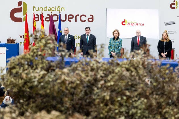 Queen Sofia presides over the presentation of the VIII edition of the Evolution Awards and the I edition of the Emiliano Aguirre Award in Burgos Queen Sofia c and the President of the Junta de Castilla y León, Alfonso Fernández Manueco 2i during the presentation of the VIII edition of the Evolution Awards and the I edition of the Emiliano Aguirre Award, at the Museum of Human Evolution, on December 1, 2025, in Burgos, Castilla Leon Spain The Evolution Awards and the Emiliano Aguirre Award, organized by the Atapuerca Foundation, recognize relevant trajectories and contributions in the field of human evolution, research and scientific dissemination 01 DECEMBER 2025 Tomá Burgos, Castilla Leon Burgos, Castilla Leon Spain Copyright: xTomasxAlonsox 7140628