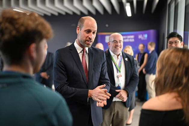The Prince Of Wales Attends The Wales Investment Summit Prince William, Prince of Wales talks to employees during a visit at the semiconductor manufacturer SPTS, a division of KLA, ahead of the Wales Investment Summit on December 01, 2025 in Newport, Wales. Organized by the Welsh Government at the ICC Wales, the Summit will bring together over 300 delegates from almost 30 countries across sectors including clean energy, technology, life sciences, financial services, manufacturing and the creative industries. Wales is currently home to around 1,480 overseas-owned companies employing more than 174,000 people., Credit:Avalon.red Avalon United Kingdom, Wales, Newport Copyright: xAvalon.redx xAvalonx 1055813066