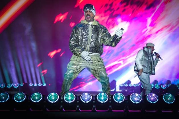 04 12 2025, Schladming, AUT, On the road in Styria, Ski Opening 2025, concert, in the picture Backstreet Boys, feature, overview, Planai Stadium, feature, fan, concert,