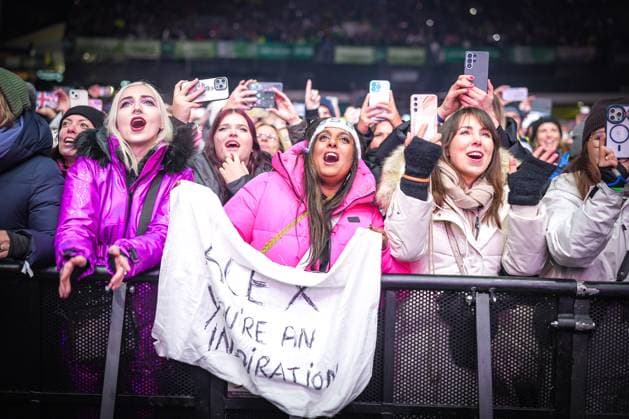 04 12 2025, Schladming, AUT, On the road in Styria, Ski Opening 2025, concert, in the picture Backstreet Boys, feature, overview, Planai Stadium, feature, fan, concert,