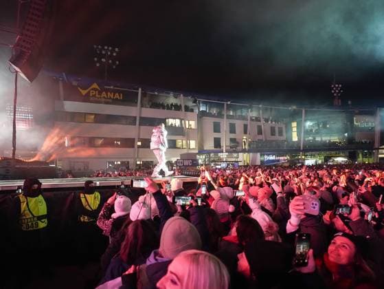 04 12 2025, Schladming, AUT, On the road in Styria, Ski Opening 2025, concert, in the picture Backstreet Boys, feature, overview, Planai Stadium, feature, fan, concert,