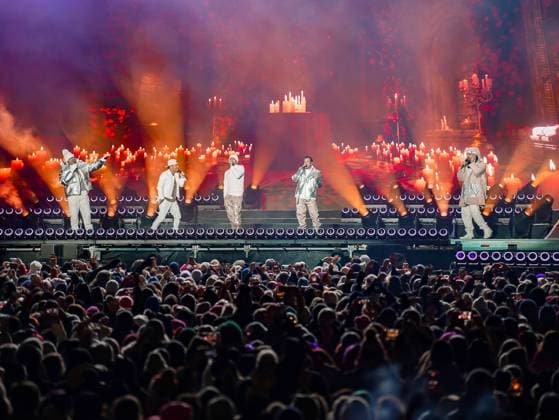 04 12 2025, Schladming, AUT, On the road in Styria, Ski Opening 2025, concert, in the picture Backstreet Boys, feature, overview, Planai Stadium, feature, fan, concert,