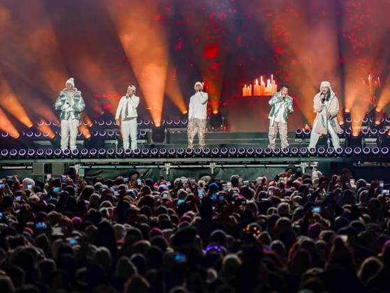 04 12 2025, Schladming, AUT, On the road in Styria, Ski Opening 2025, concert, in the picture Backstreet Boys, feature, overview, Planai Stadium, feature, fan, concert,