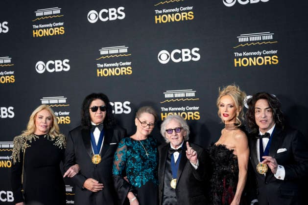 (L-R) Shannon Tweed-Simmons, Gene Simmons, Gigi Criss, Peter Criss, Erin Sutton Stanley, and Paul Stanley arrive on the red carpet for the 48th annual Kennedy Center Honors at the Kennedy Center in Washington DC on Sunday, December 7, 2025. President Donald Trump will host this year s event, which honors songwriter George Strait, actors Michael Crawford and Sylvester Stallone, singer Gloria Gaynor, and the rock band Kiss. WAP20251207521 BONNIExCASH