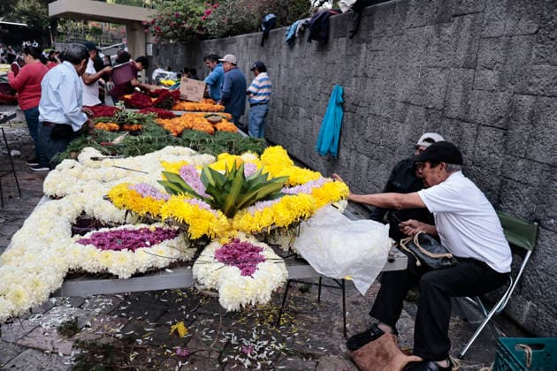 December 9, 2025, Mexico, Cdmx, Mexico: The largest Catholic celebration in Mexico is the Day of Our Lady of Guadalupe, celebrated on December 12th, her birthday. Thousands of pilgrims begin arriving from all over the country to thank the Virgin of Guadalupe for all the miracles she has granted to the faithful. They also come simply to express gratitude for health, employment, and financial security. The Basilica s courtyard begins to fill with pre-Hispanic dancers, musicians, processions, and even people making floral arrangements in honor of Our Lady of Guadalupe. For many, the diversity and combination of traditions and beliefs stem from the arrival of the Spanish, who imposed the Catholic religion and forced the Mexica people to abandon - ZUMAp204 20251209_zip_p204_102 Copyright: xJosuexPerezx