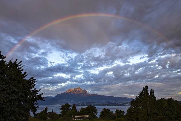 Belichtungsreihe, HDR-Bild, Pilatus am Vierwaldstätter See, schöner Regenbogen über dem Pilatus, Hertenstein, Kanton Luzern, Schweiz Exposure series, HDR image, Pilatus on Lake Lucerne, beautiful rainbow over Mount Pilatus, Hertenstein, Canton of Lucerne, Switzerland Copyright: imageBROKER HerbertxBrändle ibxhtb15841839.jpg