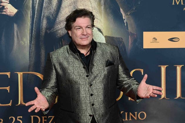 Francis FULTON SMITH, actor, portrait, portrait, portrait, cropped single image, single motif, red carpet, red carpet show, arrival, film premiere DER MEDICUS 2 on 15 12 2025 at the Cinedom cinema in Cologne,