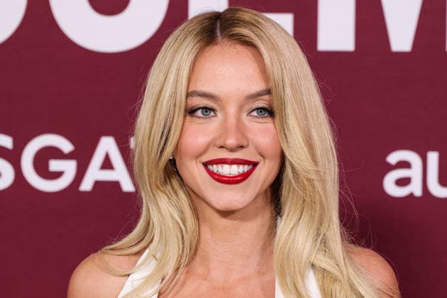Los Angeles Premiere Of Lionsgate s The Housemaid HOLLYWOOD, LOS ANGELES, CALIFORNIA, USA - DECEMBER 15: American actress and producer Sydney Sweeney wearing a fully custom Galia Lahav gown with Jacob & Co. high jewelry arrives at the Los Angeles Premiere Of Lionsgate s The Housemaid held at the TCL Chinese Theatre IMAX on December 15, 2025 in Hollywood, Los Angeles, California, United States., Credit:Xavier Collin Avalon United States, California, Hollywood, TCL Chinese Theatre IMAX Copyright: xXavierxCollinx xAvalonx 1059630732