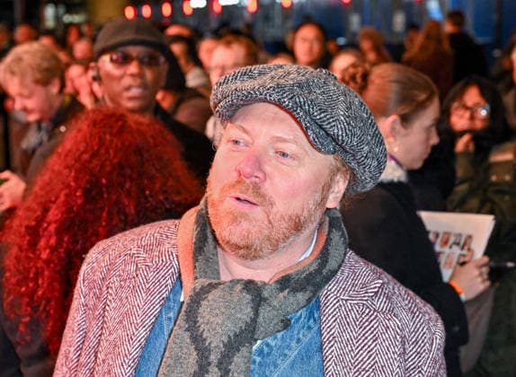 Sleeping Beauty, Arrivals, London, UK. 22 December 2025 London, UK, 22 December 2025. Leigh Francis attends Sleeping Beauty at The London Palladium, London, UK., Credit:Lee Floyd Avalon UK, London, The London Palladium Copyright: xLeexFloydx xAvalonx 1061167727