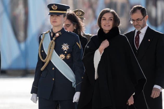 The King and Queen and Princess preside over the Military Easter at the Royal Palace in Madrid Queen Letizia, and Princess Leonor, during the Military Easter, at the Royal Palace, on January 6, 2026, in Madrid Spain The Military Easter is a ceremony that celebrates the recovery of the Menorcan town of Mahón on January 6, 1782, which was in the hands of the English, during which a balance of the vicissitudes of the previous year is made and the lines of action to be developed in the following year are marked During the ceremony, honors are rendered with the national anthem and a 21-gun salute, and King Felipe VI passes review Subsequently, the imposition of military decorations is made to those civilians and members of the Armed Forces who Copyright: xDiegoxRadamà s POOLx 7200065