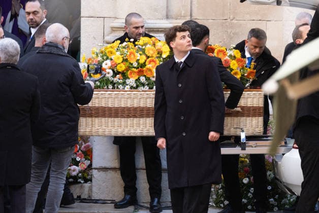 Arrival of the coffin Arrivals at the funeral of Brigitte Bardot in the Parish Church of Notre Dame de lAssomption in Saint Tropez, France, on January 7, 2026 Brigitte Bardot, emblematic figure of French cinema and international icon, died on December 28, 2025 at the age of 91 in her legendary estate of La Madrague, in Saint Tropez, France Revealed to the world through her role in Et DieuÖ créa la femme , she had helped make Saint Tropez a world-famous landmark The actress will be laid to rest on January 7, 2026 in the Saint Tropez marine cemetery, alongside her father Louis Bardot 1896 1975 and her mother Anne Marie Mucel 1912 1978 A religious ceremony will be held beforehand in the Saint Tropez church, where relatives, Jacovides Moreau B Copyright: xJACOVIDES-MOREAUx xBESTIMAGExJACOVIDES-MOREAUx xBESTIMAGEx