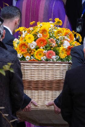 Arrival of the coffin Arrivals at the funeral of Brigitte Bardot in the Parish Church of Notre Dame de lAssomption in Saint Tropez, France, on January 7, 2026 Brigitte Bardot, emblematic figure of French cinema and international icon, died on December 28, 2025 at the age of 91 in her legendary estate of La Madrague, in Saint Tropez, France Revealed to the world through her role in Et DieuÖ créa la femme , she had helped make Saint Tropez a world-famous landmark The actress will be laid to rest on January 7, 2026 in the Saint Tropez marine cemetery, alongside her father Louis Bardot 1896 1975 and her mother Anne Marie Mucel 1912 1978 A religious ceremony will be held beforehand in the Saint Tropez church, where relatives, Jacovides Moreau B Copyright: xJACOVIDES-MOREAUx xBESTIMAGExJACOVIDES-MOREAUx xBESTIMAGEx