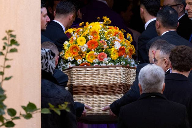 Arrival of the coffin Arrivals at the funeral of Brigitte Bardot in the Parish Church of Notre Dame de lAssomption in Saint Tropez, France, on January 7, 2026 Brigitte Bardot, emblematic figure of French cinema and international icon, died on December 28, 2025 at the age of 91 in her legendary estate of La Madrague, in Saint Tropez, France Revealed to the world through her role in Et DieuÖ créa la femme , she had helped make Saint Tropez a world-famous landmark The actress will be laid to rest on January 7, 2026 in the Saint Tropez marine cemetery, alongside her father Louis Bardot 1896 1975 and her mother Anne Marie Mucel 1912 1978 A religious ceremony will be held beforehand in the Saint Tropez church, where relatives, Jacovides Moreau B Copyright: xJACOVIDES-MOREAUx xBESTIMAGExJACOVIDES-MOREAUx xBESTIMAGEx