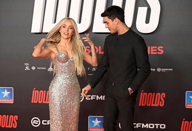 Red carpet at Ídolos movie premiere Actor Óscar Casas and singer Ana Mena during the premiere of the movie Ídolos , on January 21, 2026, in Madrid Spain Ídolos is set in the fascinating world of the MotoGP™ World Championship and explores the human relationships between a father and son, a manager and his rider, and the world around them ambition, self-improvement, egos, adrenaline, love, forgiveness and second chances CINE MOVIE PREMIERE Madrid Madrid Spain Copyright: xFranciscoxGuerrax 7235017