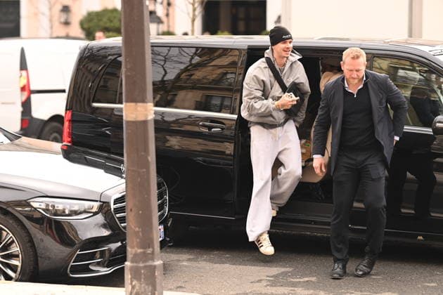 Romeo Beckham R Beckham and his brother C Beckham, with their respective partners K Turnbull and J Apostel, arrive at the La Réserve hotel in Paris, during Fashion Week, on January 26, 2026 On that day, their mother, V Beckham, will be made a Knight of Knight of Arts and Letters at the Ministry of Culture Pierre Perusseau Bestimage R Beckham and his brother C Beckham, with their respective partners K Turnbull and J Apostel, arrive at the La Réserve hotel in Paris, during Fashion Week, on January 26, 2026 On that day, their mother, V Beckham, will be made a Knight of the Arts and Letters at the Ministry of Culture Paris France Copyright: xPierrexPerusseaux xBestimagexPierrexPerusseaux xBestimagex