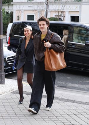 Cruz Beckham et sa compagne Jackie Apostel R Beckham and his brother C Beckham, with their respective partners K Turnbull and J Apostel, arrive at the La Réserve hotel in Paris, during Fashion Week, on January 26, 2026 On that day, their mother, V Beckham, will be made a Knight of Knight of Arts and Letters at the Ministry of Culture Denis Guignebourg Bestimage R Beckham and his brother C Beckham, with their respective partners K Turnbull and J Apostel, arrive at the La Réserve hotel in Paris, during Fashion Week, on January 26, 2026 On that day, their mother, V Beckham, will be made a Knight of the Arts and Letters at the Ministry of Culture Paris France Copyright: xDenisxGuignebourgx xBestimagexDenisxGuignebourgx xBestimagex