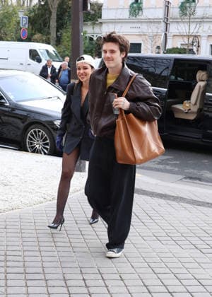 Cruz Beckham et sa compagne Jackie Apostel R Beckham and his brother C Beckham, with their respective partners K Turnbull and J Apostel, arrive at the La Réserve hotel in Paris, during Fashion Week, on January 26, 2026 On that day, their mother, V Beckham, will be made a Knight of Knight of Arts and Letters at the Ministry of Culture Denis Guignebourg Bestimage R Beckham and his brother C Beckham, with their respective partners K Turnbull and J Apostel, arrive at the La Réserve hotel in Paris, during Fashion Week, on January 26, 2026 On that day, their mother, V Beckham, will be made a Knight of the Arts and Letters at the Ministry of Culture Paris France Copyright: xDenisxGuignebourgx xBestimagexDenisxGuignebourgx xBestimagex