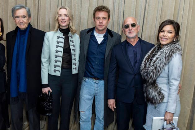 Bernard Arnault, Delphine Arnault , Jonathan Anderson J W Anderson , Jeff Bezos et sa femme Lauren Sánchez Greeting au défilé Dior Collection Haute Couture Printemps Eté 2026 lors de la Fashion Week de Paris PFW , au musée Rodin, à Paris, France, le 26 janvier 2026 Olivier Borde Bestimage Greetings Dior Spring Summer 2026 Haute Couture Collection show during Paris Fashion Week PFW , at the Rodin Museum, in Paris, France, on January 26, 2026 Paris France Copyright: xOLIVIERxBORDEx xBESTIMAGExOLIVIERxBORDEx xBESTIMAGEx