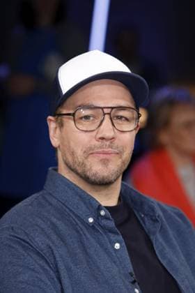 Jan van Weyde, Comedian und Schauspieler, zu Gast in der Fernsehsendung NDR Talk Show in den NDR Studios, Hamburg, Deutschland Jan van Weyde, comedian and actor, guest on the television program NDR Talk Show at NDR Studios, Hamburg, Germany Copyright: imageBROKER ChristopherxTamcke ibltam16455684