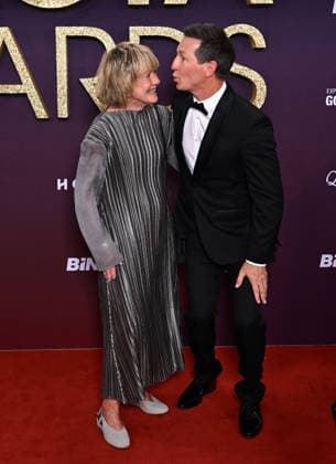 AACTA AWARDS 2026, Margaret Pomeranz (left) and Rove McManus (right) are seen posing for a photo on the red carpet at the 2024 AACTA Awards at HOTA in Surfers Paradise, Queensland, Friday, February 6, 2026. ( NO ARCHIVING BRISBANE QUEENSLAND AUSTRALIA Copyright: xDARRENxENGLANDx 20260207188781555306