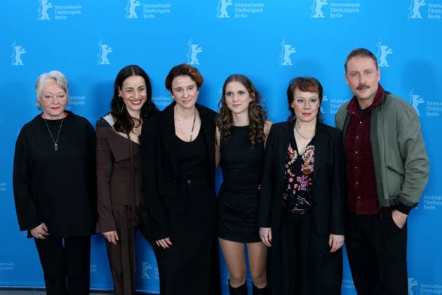 February 18, 2026, Berlin, Germany: (L-R) Actor Rahel Ohm, Actor Gina Henkel, Director Eva Trobisch, Actor Frida Hornemann, Actor Eva Loebau and Actor Max Riemelt pose for photographers at the photo call for Etwas ganz Besonderes (Home Stories) at the 76th Berlin International Film Festival (Berlinale), Europe s first major film festival of the year, at the Grand Hyatt Hotel in Berlin. The festival runs from February 12 to 22, 2026. Berlin Germany - ZUMAf146 20260218_zip_f146_040 Copyright: xRouzbehxFouladix