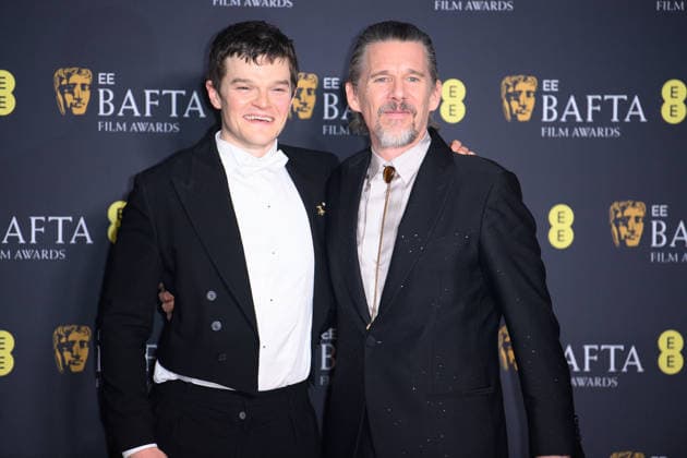 EE BAFTA Film Awards 2026 Winners - Royal Festival Hall, Southbank, London Robert Aramayo and Ethan Hawke in the Winners Room at the EE BAFTA Film Awards 2026 at Royal Festival Hall, Southbank in London, England, UK on Sunday 22 February, 2026., Credit:Justin Ng Avalon UK, England, London, Royal Festival Hall, Southbank Copyright: xJustinxNgx xAvalonx 1077638506