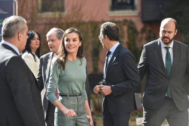Queen Letizia visits the exhibition of the Ibercaja Foundation Award for Young Painting Queen Letizia greets on her arrival to visit the exhibition of the Ibercaja Foundation Award for Young Painting, at the Villahermosa Palace, on February 24, 2026, in Huesca, Aragon Spain The visit takes place within the framework of the second stage of the Princess of Girona Foundations Talent Tour, a program of the Princess of Girona Foundation that tours different cities in Spain and that, through the organization of different events, programs and activities, aims to inspire, accompany and activate young talent, a program of the Princess of Girona Foundation that travels to different cities in Spain and, through the organization of different events, p Copyright: xVeronicaxLacasax 7318695
