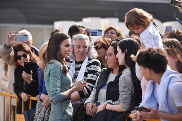Queen Letizia visits the exhibition of the Ibercaja Foundation Award for Young Painting Queen Letizia greets on her arrival to visit the exhibition of the Ibercaja Foundation Award for Young Painting, at the Villahermosa Palace, on February 24, 2026, in Huesca, Aragon Spain The visit takes place within the framework of the second stage of the Princess of Girona Foundations Talent Tour, a program of the Princess of Girona Foundation that tours different cities in Spain and that, through the organization of different events, programs and activities, aims to inspire, accompany and activate young talent, a program of the Princess of Girona Foundation that travels to different cities in Spain and, through the organization of different events, p Copyright: xVeronicaxLacasax 7318737