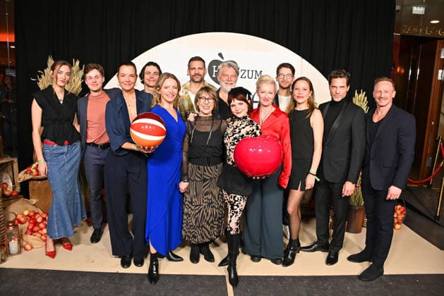 The main actors f l Emmy Pilawa, Michel Ben Seidel, Susan Hoecke, Nikolaus Lessky, Diana Staehly, Moritz Otto, Gitta Schweighoefer, Volker Meyer Drabisch, Carlotta Truman, Katharina Hoffmann, Oliver Bender, Franziska van der Heide, Stephan Kaefer and