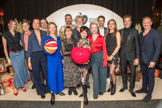 abb Emmy Pilawa, Michel Ben Seidel, Susan Hoecke, Nikolaus Lessky, Diana Staehly, Gitta Schweighöfer, Moritz Otto, Volker Meyer Drabisch, Carlotta Truman, Katharina Hoffmann, Oliver Bender, Franziska van der Heide, Stephan Käfer and Markus Ertelt at the premiere of the new SAT 1 daily TV series Ein Hof zum Verlieben at the cinema Zoopalast on Wednesda