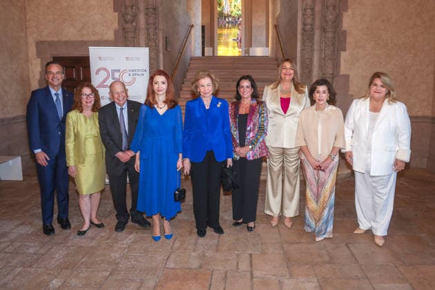 From Left to Right, The Director General of Republica, Jorge Plasencia; Professor of History at Vanderbilt University, Jane Landers; Professor Emeritus of History at Johns Hopkins University, Richard L. Kagan; the Consul General of Spain in Miami, Belen Alfaro Hernandez; Queen Sofia of Spain; the Chair of the Board of Trustees of the Queen Sofía Spanish Institute (QSSI), Pilar Llado; the President of Miami Dade College, Madeline Pumariega; the President of QSSI, Begona Santos; and the Governor of Puerto Rico, Jennifer Gonzalez, pose during the event Florida, Cuba and the Caribbean in the American Revolution at the Freedom Tower in Miami, Florida, USA, 20 March 2026. Queen Sofia of Spain inaugurated America&Spain250 in Miami, an academic Copyright: xGiorgioxVierax USA9262 20260321-55019768132_1