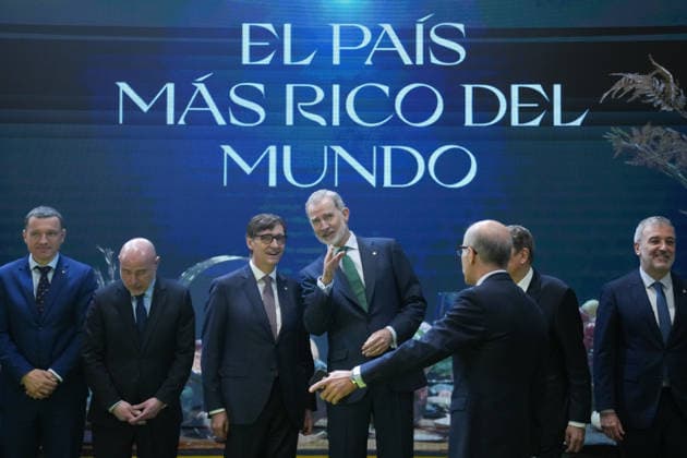 The King inaugurates the International Food and Beverages Exhibition Alimentaria 2026, which celebrates its 50th anniversary King Felipe VI and the president of the Generalitat, Salvador Illa i , during the inauguration of the International Food and Beverages Exhibition Alimentaria 2026, at the Fira de Barcelona, on March 23, 2026, in L Hospitalet de Llobregat, Barcelona, Catalonia Spain The show brings together the entire value chain of the food sector, from retail to hotels, restaurants and cafes The event coincides with the 50th anniversary of Alimentaria, which was born in 1976 as the first major professional show in Spain dedicated to the food industry 23 MARCH 2026 Barcelona Barcelona Barcelona Spain Copyright: xDavidxZorrakinox 7389482