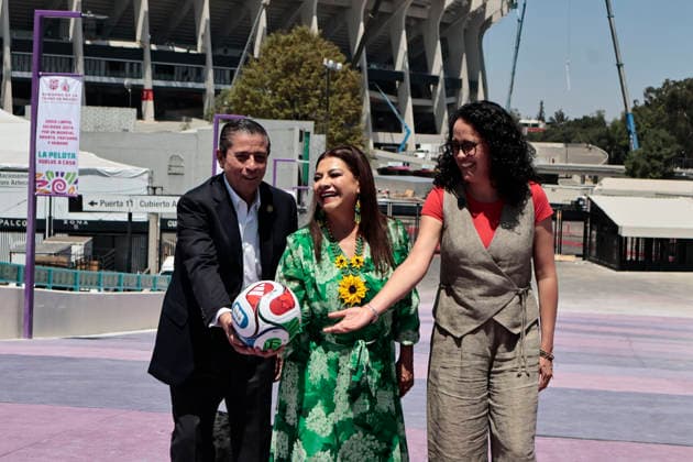 March 25, 2026, Mexico City, Cdmx, Mexico: Mayor CLARA BRUGADA inaugurated pedestrian walkways around Azteca Stadium, now known as Banorte Mexico City Stadium. This pedestrian corridor features improved lighting; however, some residents commented that the works are temporary and incomplete, carried out in preparation for the upcoming World Cup. Meanwhile, the front of the stadium is beginning to look complete for the opening match between Mexico and Portugal, but the rear remains under renovation, where workers have tried to conceal the debris just days before the national team s first friendly match. Mexico City Mexico - ZUMAp204 20260325_zip_p204_020 Copyright: xJosuexPerezx