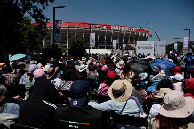 March 25, 2026, Mexico City, Cdmx, Mexico: Mayor CLARA BRUGADA inaugurated pedestrian walkways around Azteca Stadium, now known as Banorte Mexico City Stadium. This pedestrian corridor features improved lighting; however, some residents commented that the works are temporary and incomplete, carried out in preparation for the upcoming World Cup. Meanwhile, the front of the stadium is beginning to look complete for the opening match between Mexico and Portugal, but the rear remains under renovation, where workers have tried to conceal the debris just days before the national team s first friendly match. Mexico City Mexico - ZUMAp204 20260325_zip_p204_024 Copyright: xJosuexPerezx
