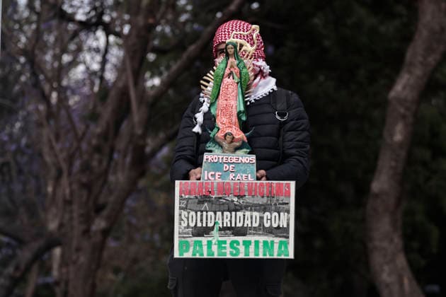March 30, 2026, Mexico City, Cdmx, Mexico: In Mexico City, approximately 250 people demonstrated to commemorate the fiftieth anniversary of Palestinian Land Day. Exactly today, the State of Israel, led by Benjamin Netanyahu, declared that Palestinians who commit crimes against Israelis will be subject to the death penalty by hanging. This decision was condemned by activists and organizations internationally. During the event, city police followed the demonstrators, who marched with posters and flags of the Palestinian people, chanting slogans against genocide, torture, and the forced displacement of thousands. At the end of the march, they held a sit-in in front of the former U.S. Embassy to demand that the U.S. government cease its support - ZUMAp204 20260330_zip_p204_001 Copyright: xJosuexPerezx