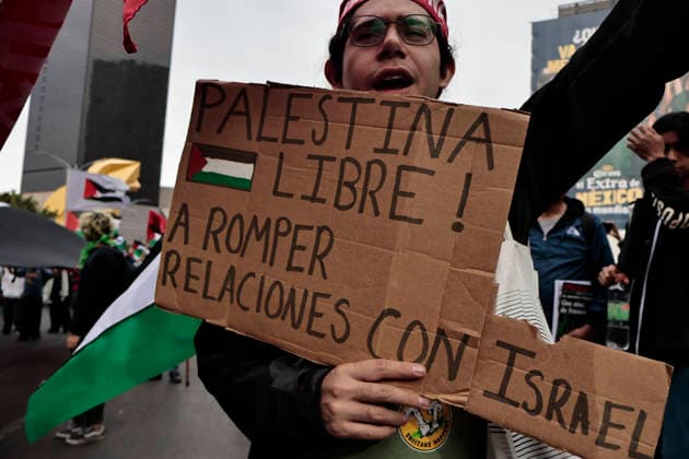 March 30, 2026, Mexico City, Cdmx, Mexico: In Mexico City, approximately 250 people demonstrated to commemorate the fiftieth anniversary of Palestinian Land Day. Exactly today, the State of Israel, led by Benjamin Netanyahu, declared that Palestinians who commit crimes against Israelis will be subject to the death penalty by hanging. This decision was condemned by activists and organizations internationally. During the event, city police followed the demonstrators, who marched with posters and flags of the Palestinian people, chanting slogans against genocide, torture, and the forced displacement of thousands. At the end of the march, they held a sit-in in front of the former U.S. Embassy to demand that the U.S. government cease its support - ZUMAp204 20260330_zip_p204_017 Copyright: xJosuexPerezx