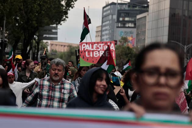 March 30, 2026, Mexico City, Cdmx, Mexico: In Mexico City, approximately 250 people demonstrated to commemorate the fiftieth anniversary of Palestinian Land Day. Exactly today, the State of Israel, led by Benjamin Netanyahu, declared that Palestinians who commit crimes against Israelis will be subject to the death penalty by hanging. This decision was condemned by activists and organizations internationally. During the event, city police followed the demonstrators, who marched with posters and flags of the Palestinian people, chanting slogans against genocide, torture, and the forced displacement of thousands. At the end of the march, they held a sit-in in front of the former U.S. Embassy to demand that the U.S. government cease its support - ZUMAp204 20260330_zip_p204_019 Copyright: xJosuexPerezx